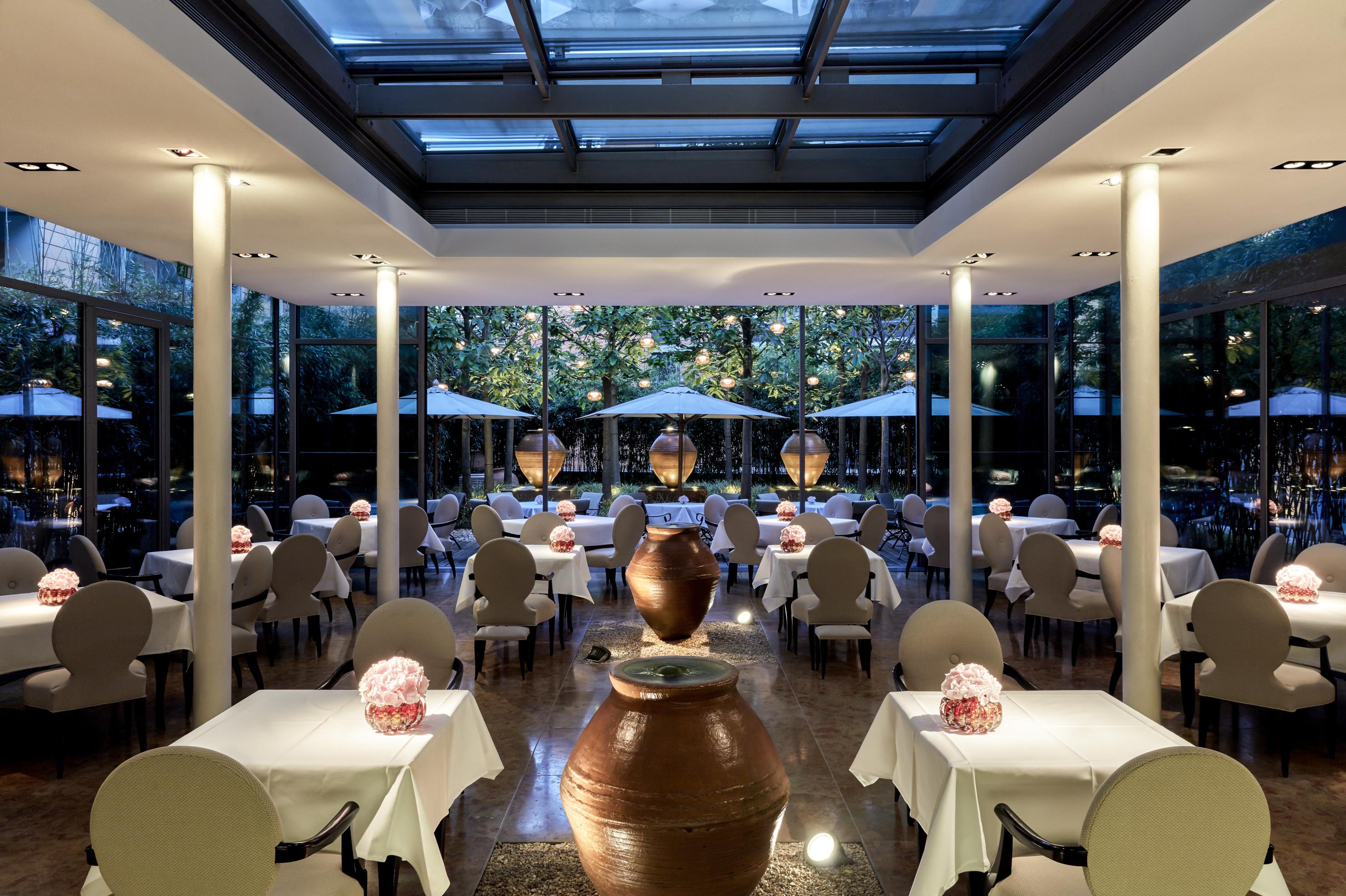 더 만다라 호텔 베를린 외부 사진 Restaurant "La Villa"