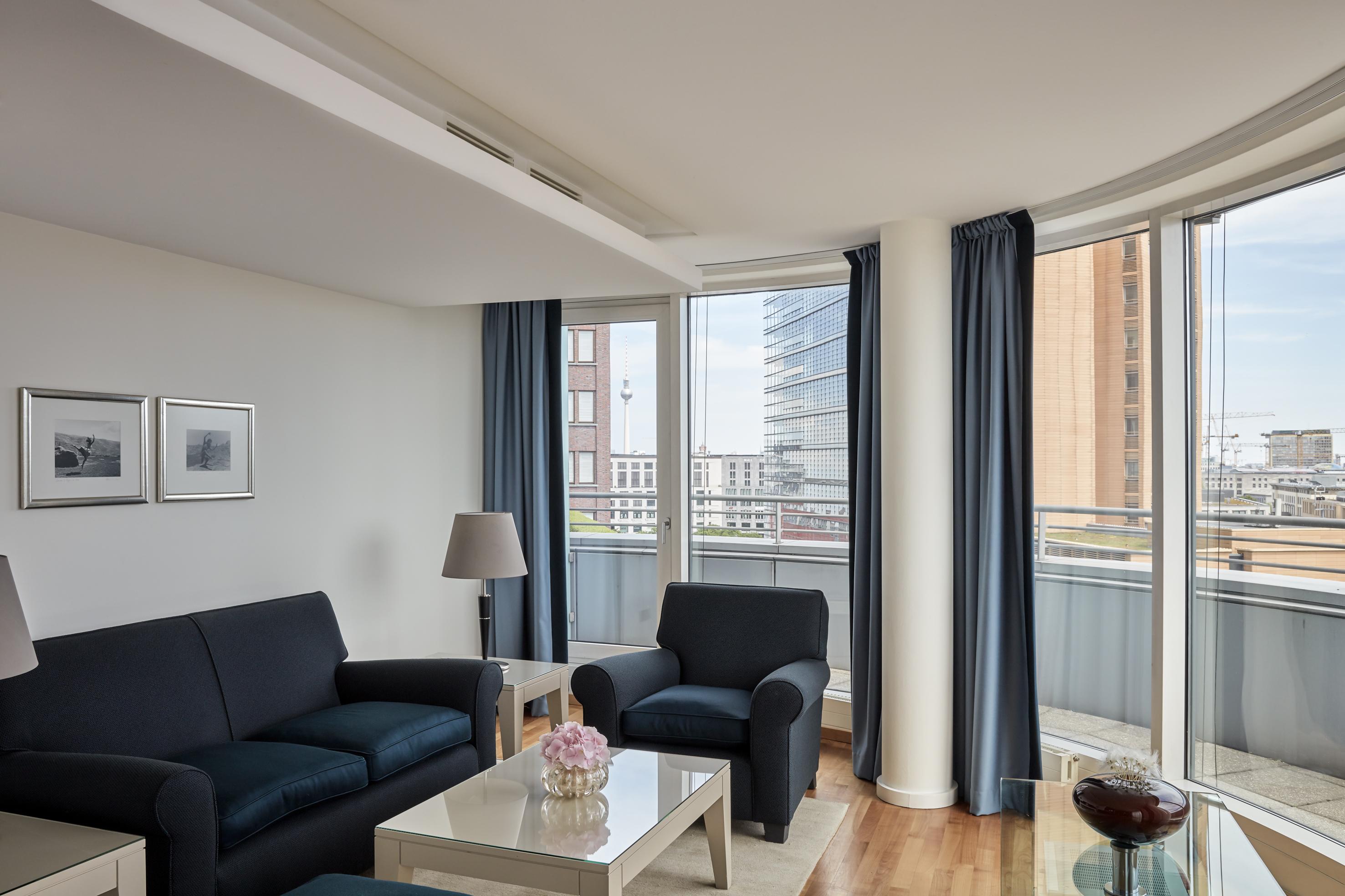 더 만다라 호텔 베를린 외부 사진 A living room at the Mandarin Oriental, Madrid