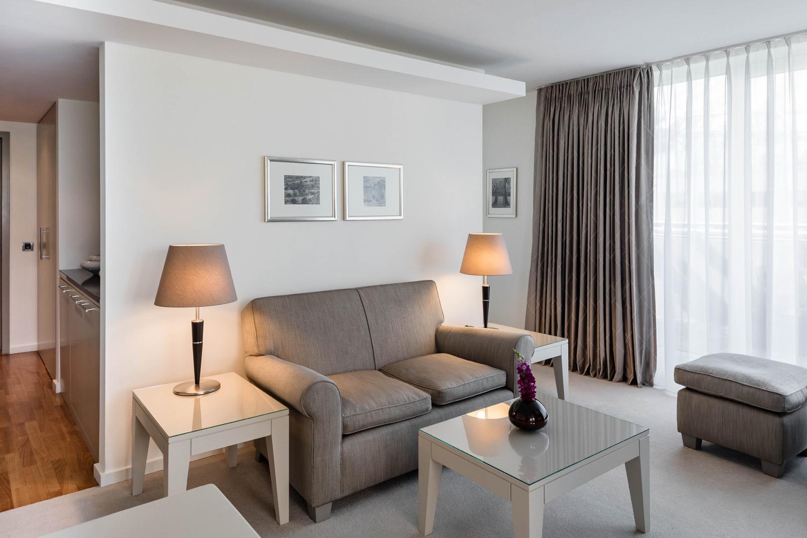더 만다라 호텔 베를린 외부 사진 A living room at the hotel