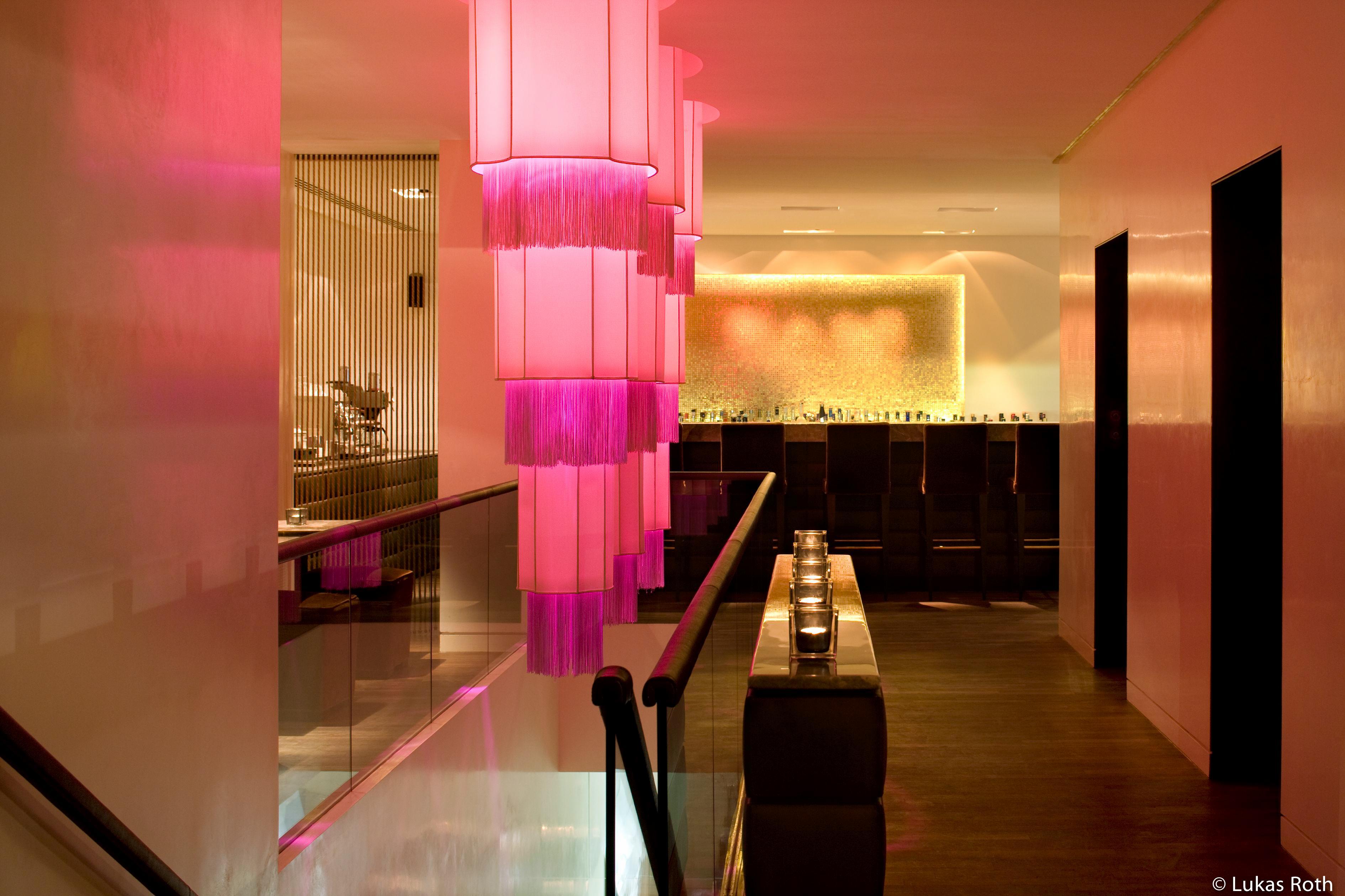 더 만다라 호텔 베를린 레스토랑 사진 The interior of the hotel